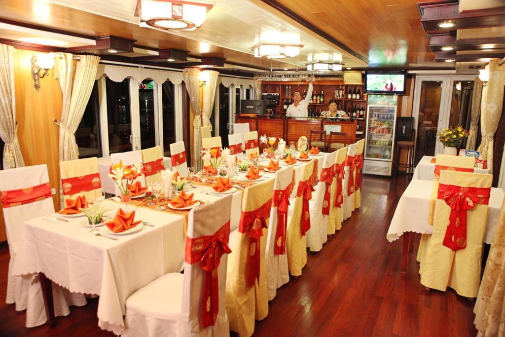하롱 Halong Aurora Cruises 아파트 레스토랑 사진